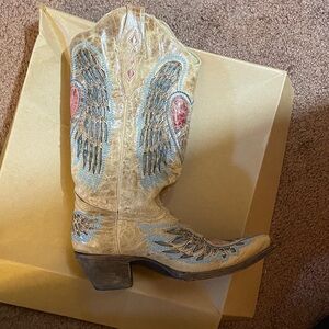 Corral Women's Heart Angel Wing Cowgirl